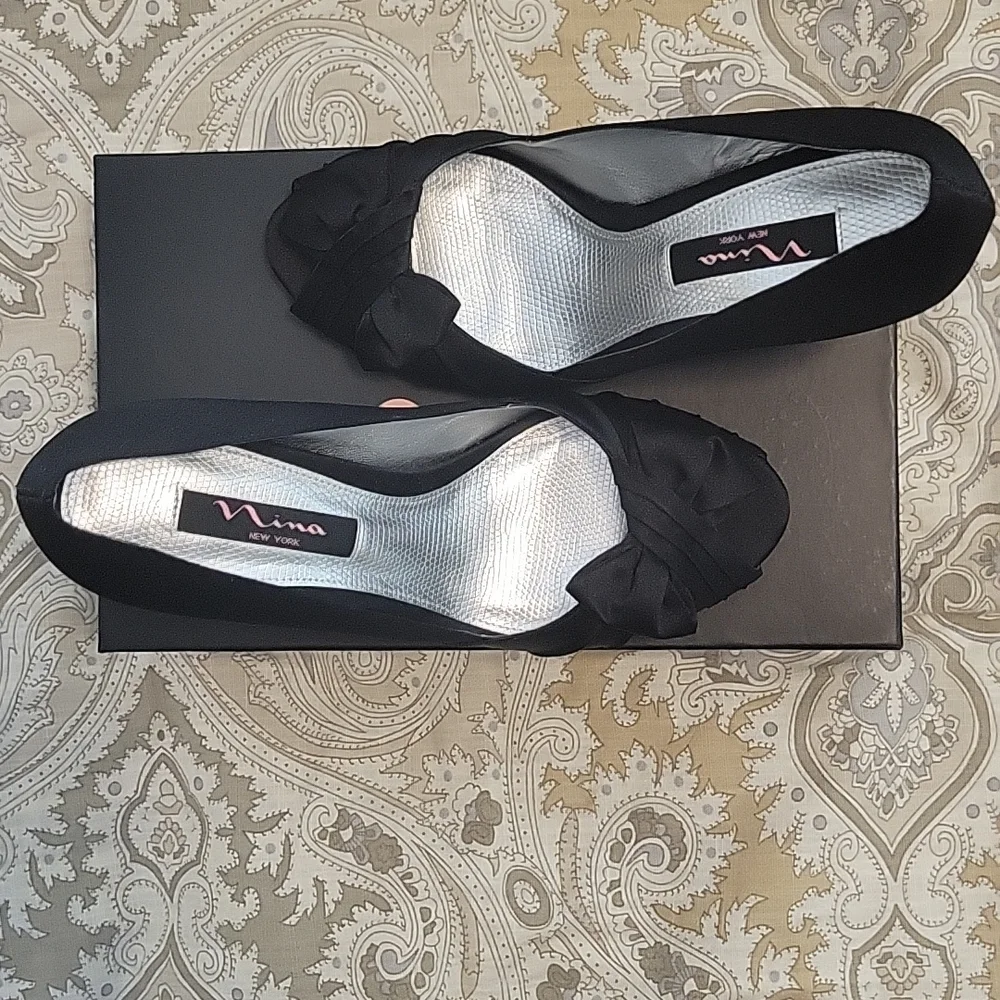 Beautiful Nina black peep toe heels - Picture 6 of 7